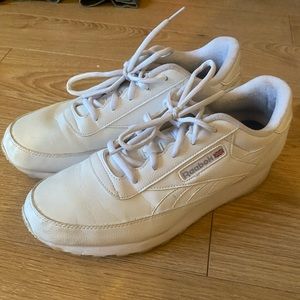 Men’s size 9 1/2 REEBOK WHITE shoes